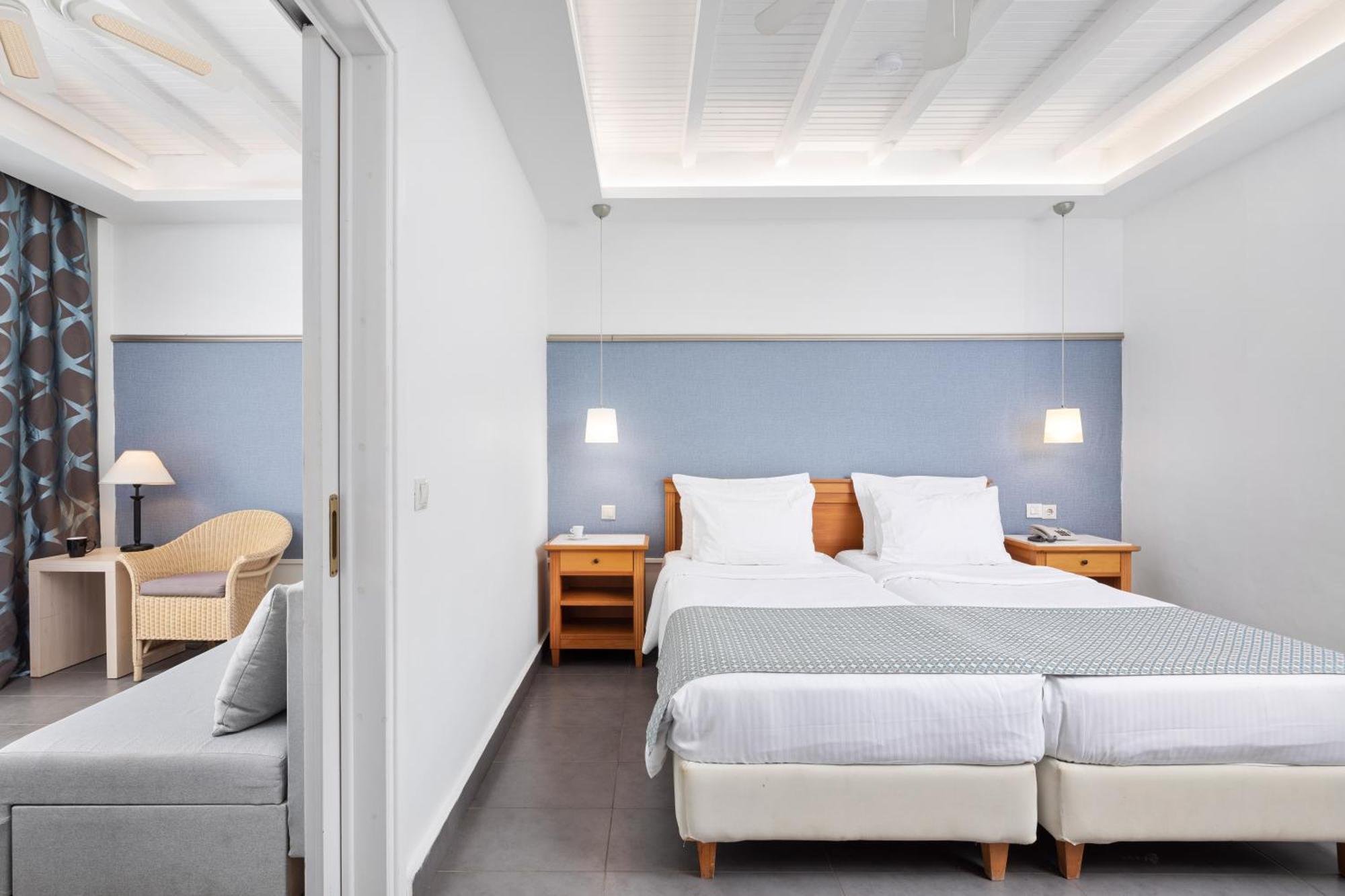 Sentido Apollo Palace Mesongi Exterior photo A bedroom at the hotel