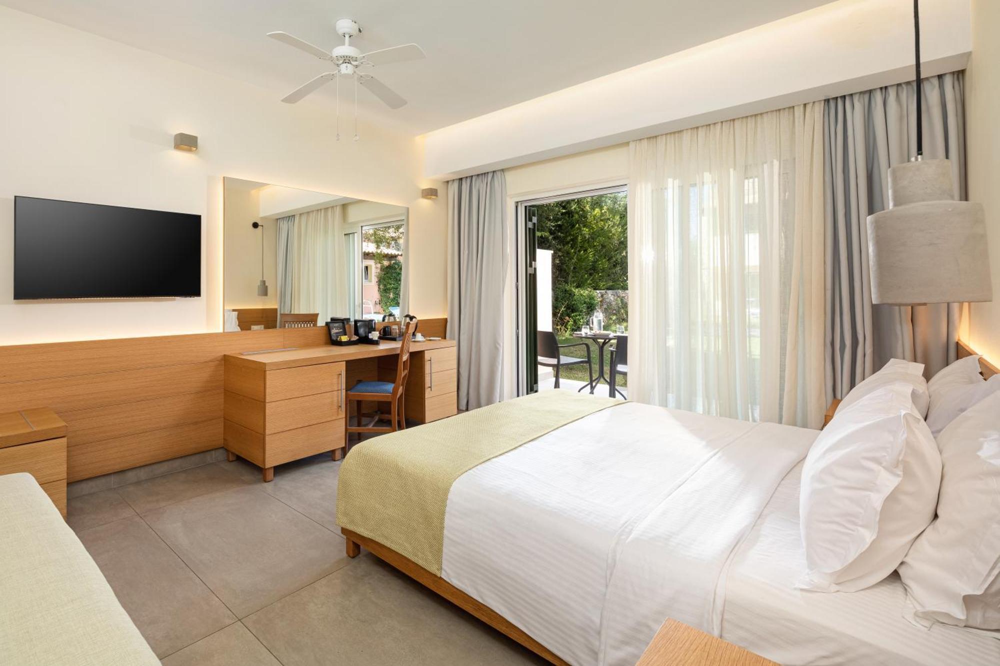 Sentido Apollo Palace Mesongi Exterior photo Deluxe Room