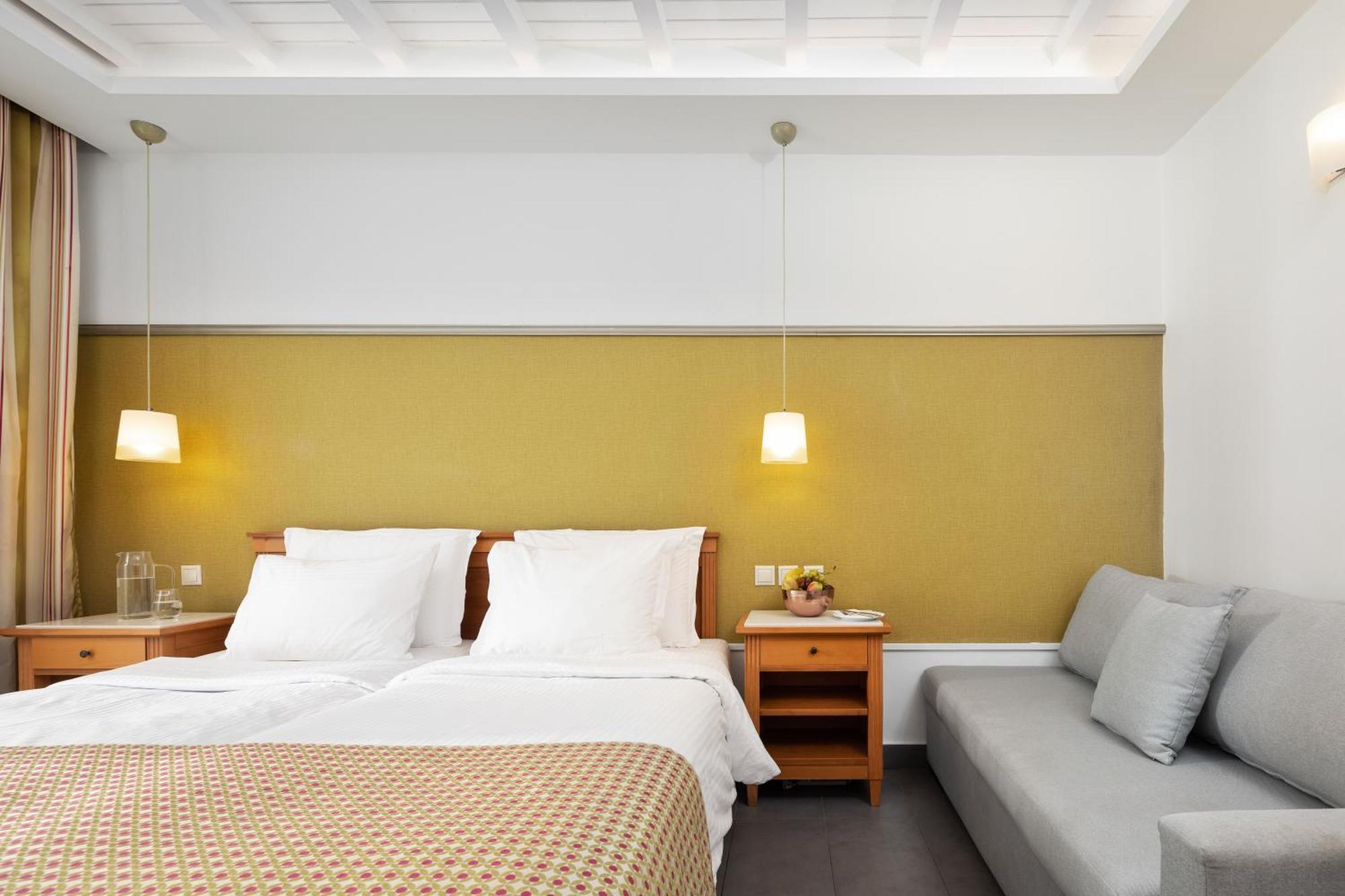 Sentido Apollo Palace Mesongi Exterior photo A room at the hotel