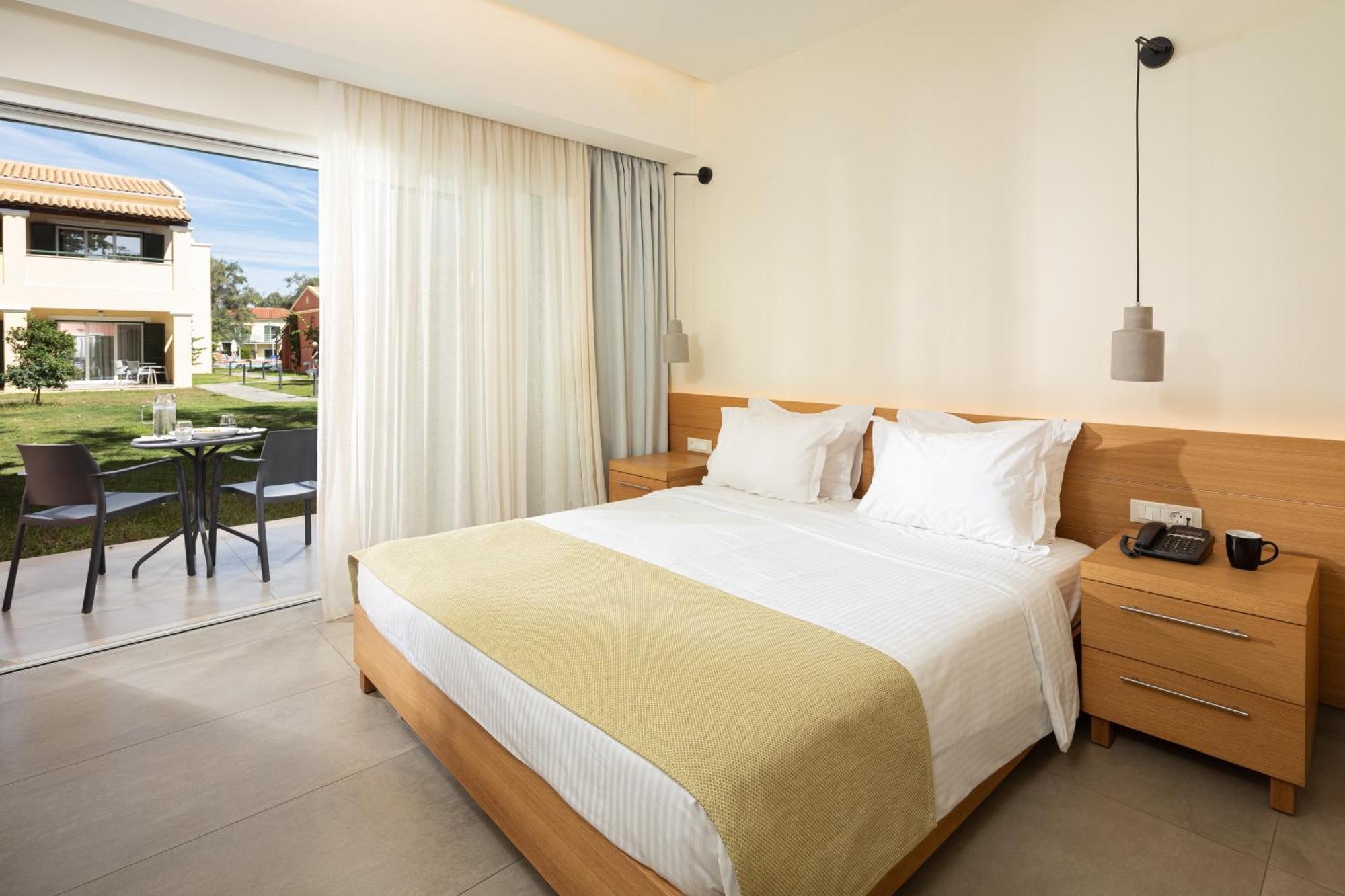 Sentido Apollo Palace Mesongi Exterior photo A bedroom at the resort