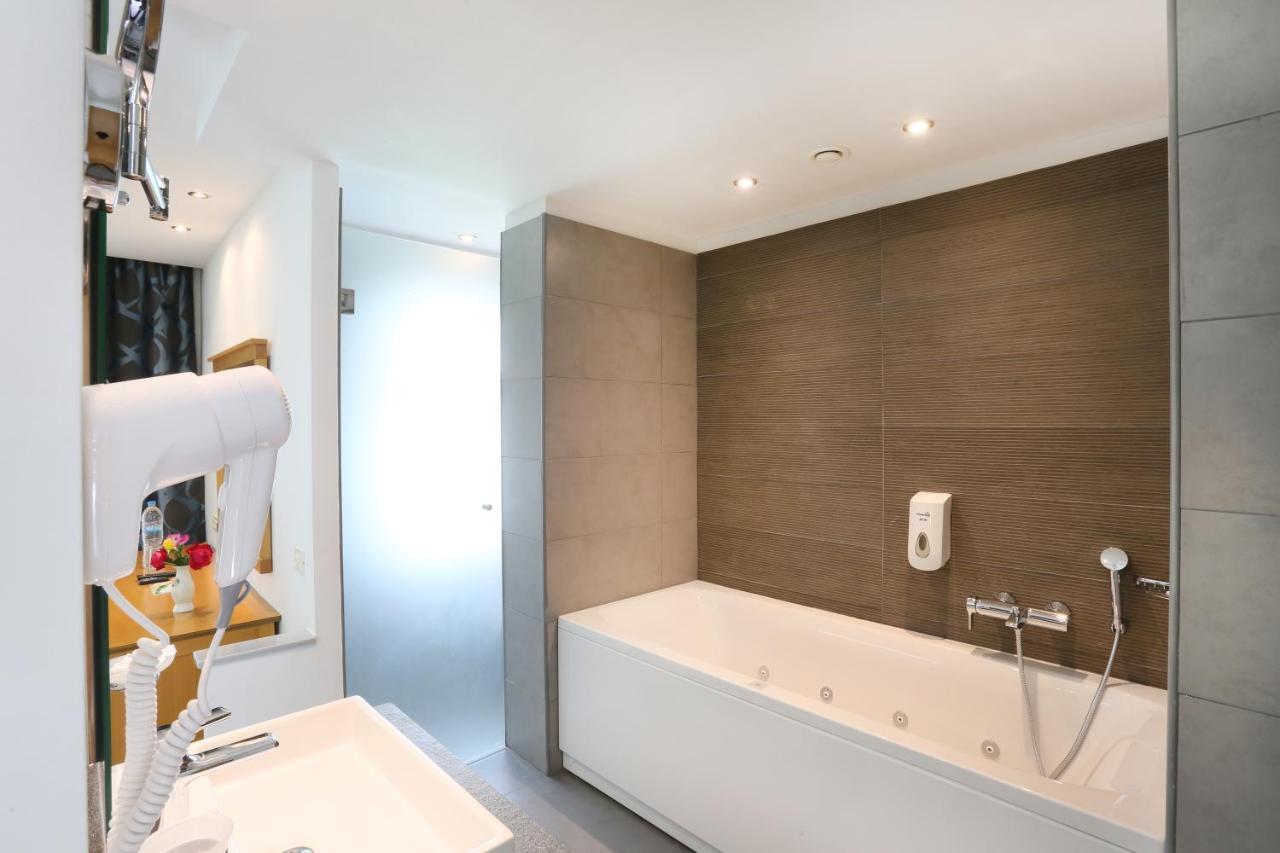 Sentido Apollo Palace Mesongi Exterior photo Bathroom